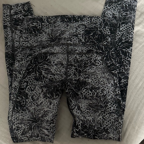 Lululemon speed up leggings - Picture 2 of 2